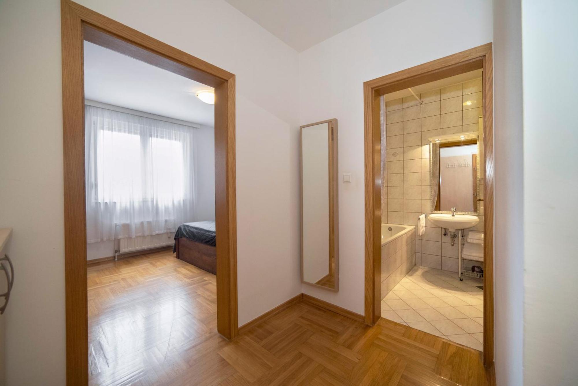 Marci With Parking Apartment Zagreb